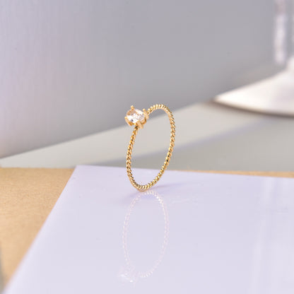 Cincin Tali Pilin Zircon Oval — Cincin Wanita Baja Titanium Elegan & Anti Karat