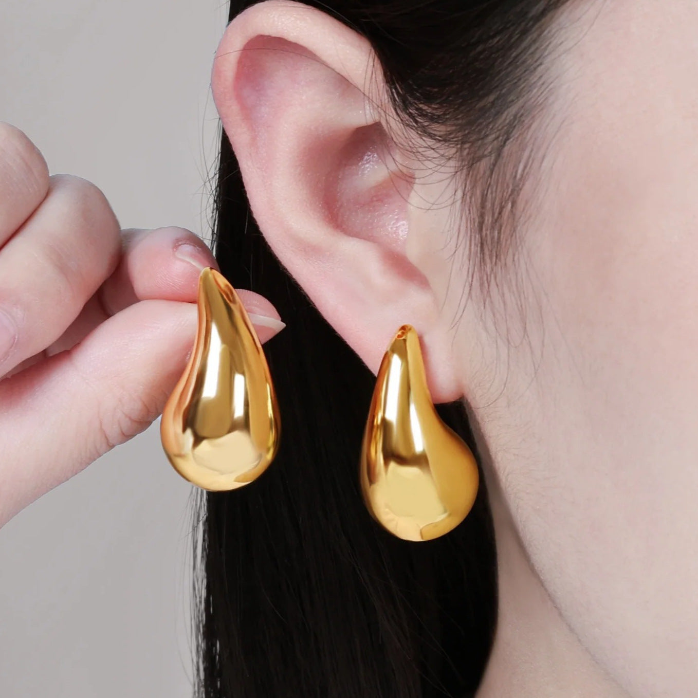 Anting Stud Tetes Air Emas Berongga – Stainless Steel Premium Elegan