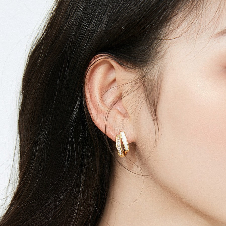 Anting Wanita Gaya Prancis – Desain Sederhana dengan Enamel & Zirkon Silang Elegan perhiasandirect