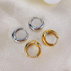 Anting Stud Wanita Stainless Steel – Desain Elegan, Trendi & Mudah Dipadukan