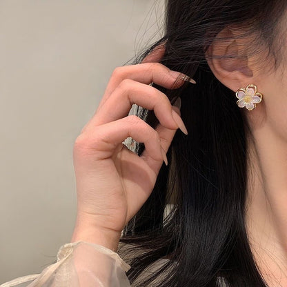 Anting Stud Bunga Camellia – Desain Kerang Elegan, Gaya Manis & Feminim untuk Wanita perhiasandirect