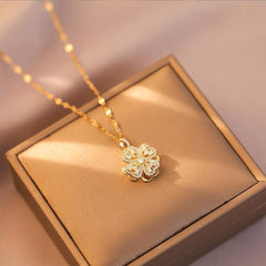 Kalung Wanita Four-leaf Clover Berputar – Liontin Tembaga Elegan dengan Batu Zircon, Bahan Titanium Steel