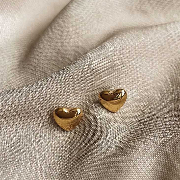 【STOK TERSEDIA】Anting Titanium Cinta Kecil untuk Wanita / Anting Cinta Korea Terbaru untuk Wanita - 我的商店
