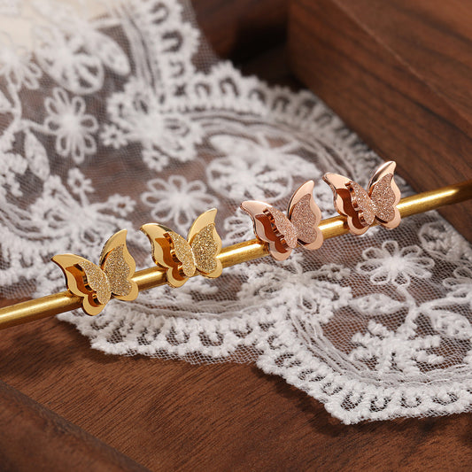 Anting Stud Wanita Kupu-Kupu Matte Baja Titanium perhiasandirect
