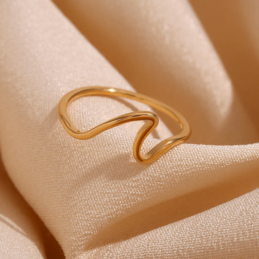 Cincin Gelombang Wanita Baja Titanium 18K Emas Elegan perhiasandirect