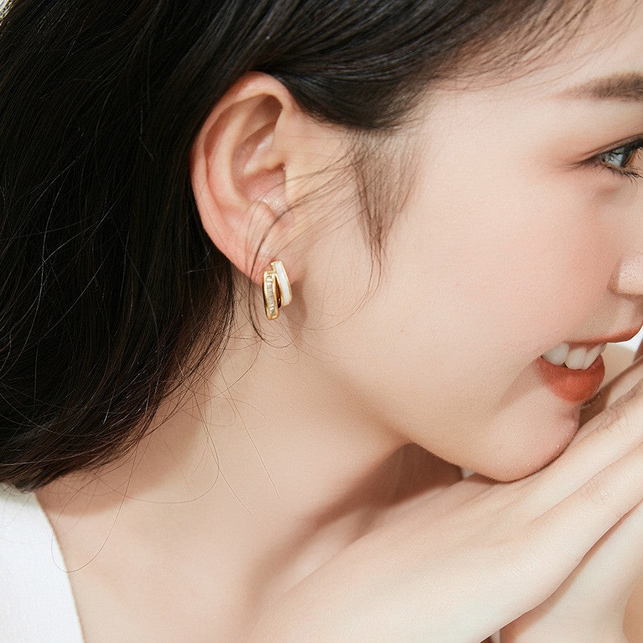 Anting Wanita Gaya Prancis – Desain Sederhana dengan Enamel & Zirkon Silang Elegan perhiasandirect
