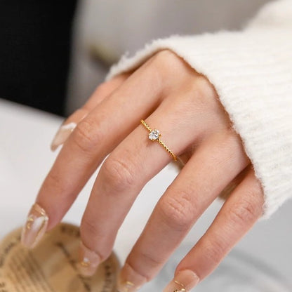 Cincin Tali Pilin Zircon Oval — Cincin Wanita Baja Titanium Elegan & Anti Karat