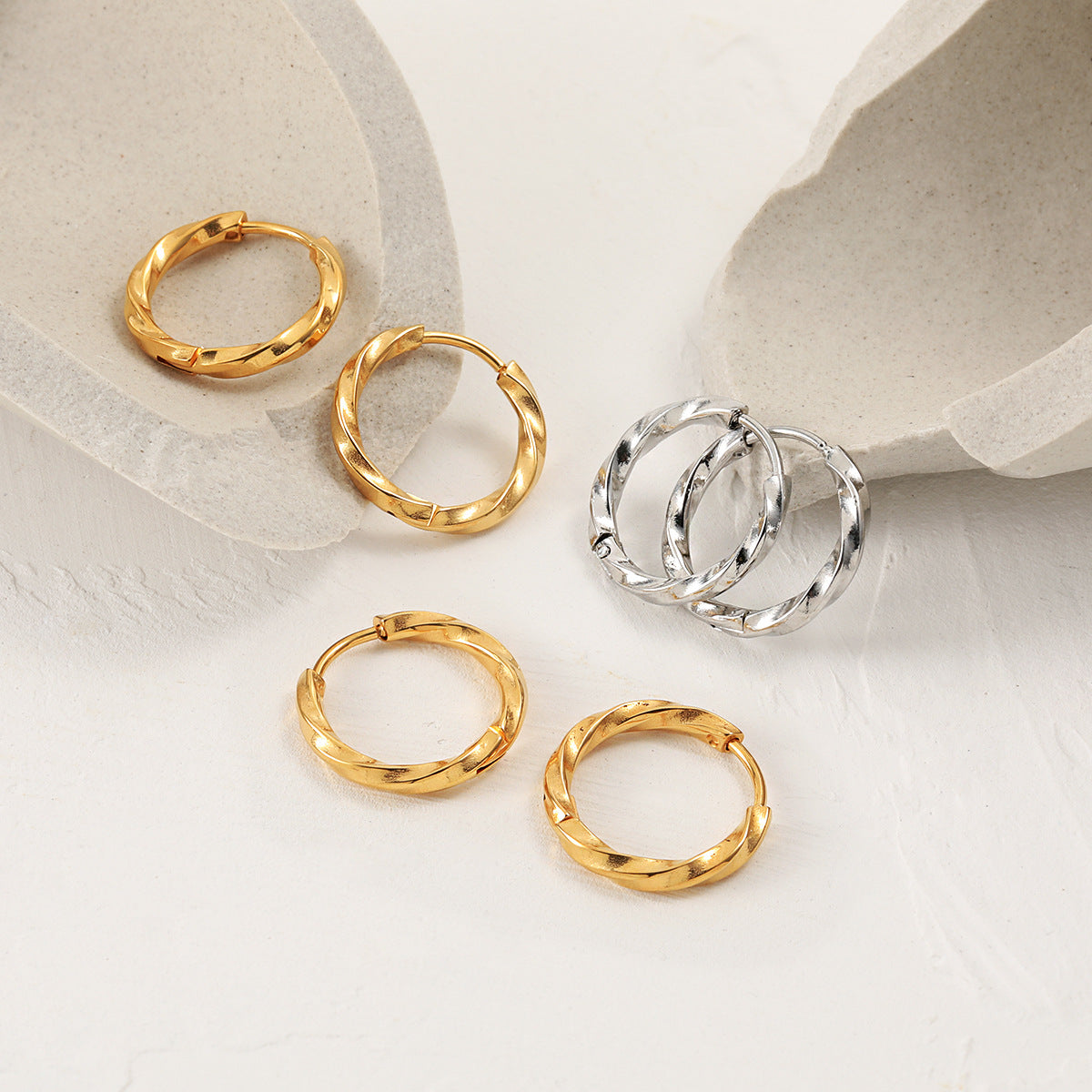 Anting Cuff Wanita Desain Korea – Model Twist Mobius, Stylish & Bahan Titanium Steel perhiasandirect