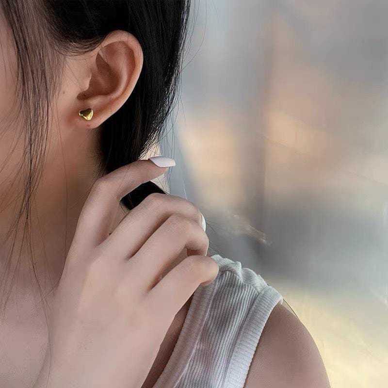 【STOK TERSEDIA】Anting Titanium Cinta Kecil untuk Wanita / Anting Cinta Korea Terbaru untuk Wanita - 我的商店