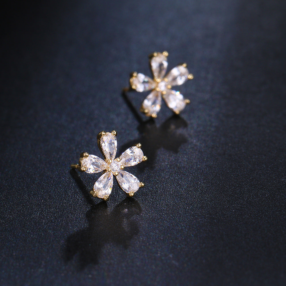 Anting titanium Stud Bunga Kristal Gaya Korea – Elegan & Mewah dengan Nuansa Alam perhiasandirect