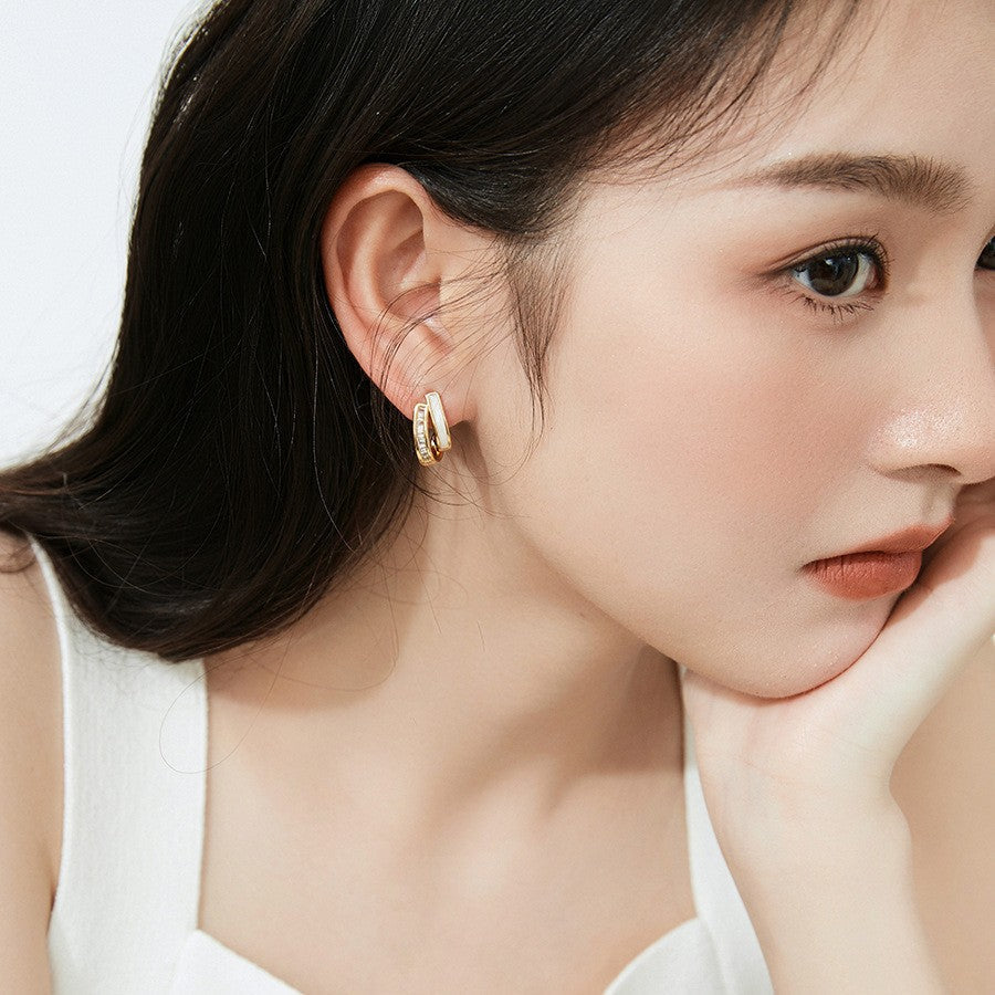 Anting Wanita Gaya Prancis – Desain Sederhana dengan Enamel & Zirkon Silang Elegan perhiasandirect