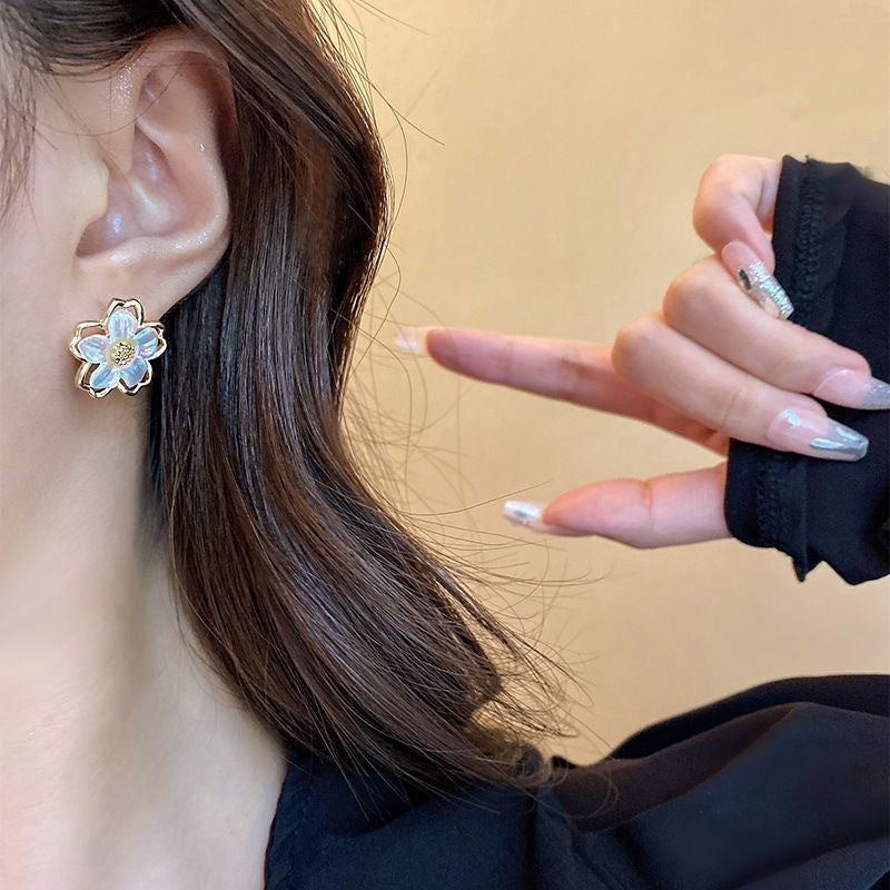Anting Stud Bunga Camellia – Desain Kerang Elegan, Gaya Manis & Feminim untuk Wanita perhiasandirect
