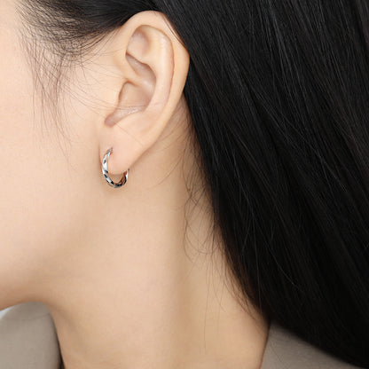 Anting Cuff Wanita Desain Korea – Model Twist Mobius, Stylish & Bahan Titanium Steel perhiasandirect