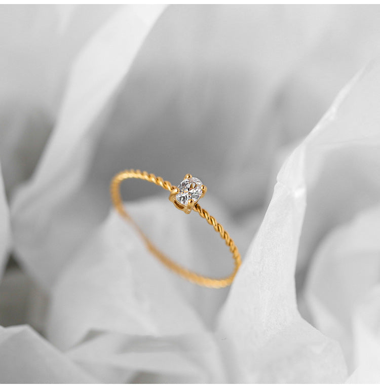 Cincin Wanita Zircon Oval Baja Titanium 18K Emas perhiasandirect