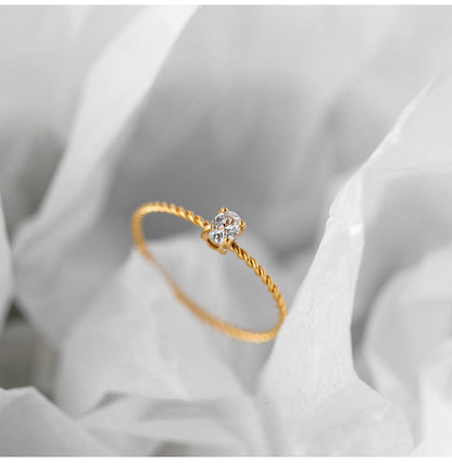 Cincin Wanita Zircon Oval Baja Titanium 18K Emas perhiasandirect