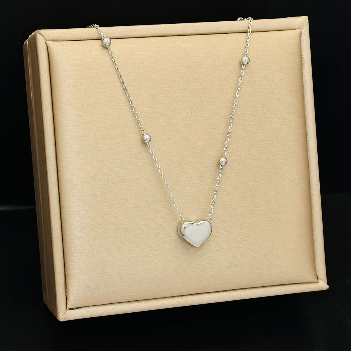 Kalung Hati Titanium 18K Emas Wanita Desain Minimalis Elegan perhiasandirect