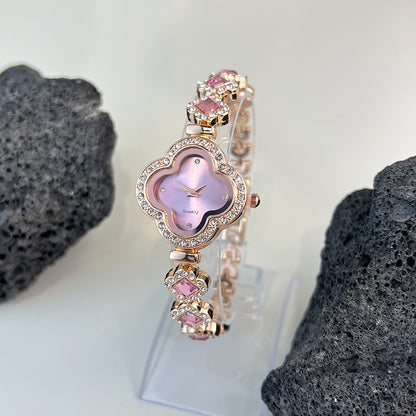 Jam Tangan Tali Rantai Wanita Clover Quartz Bunga Analog Model Keberuntungan Glamor Girly Modern Elegan Stylish - 我的商店
