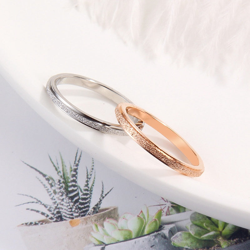 Cincin Wanita Classic Matte Frosted Sederhana - 18k Rose Gold & Stainless Steel | Perhiasan Pasangan Fashion Elegan - 我的商店