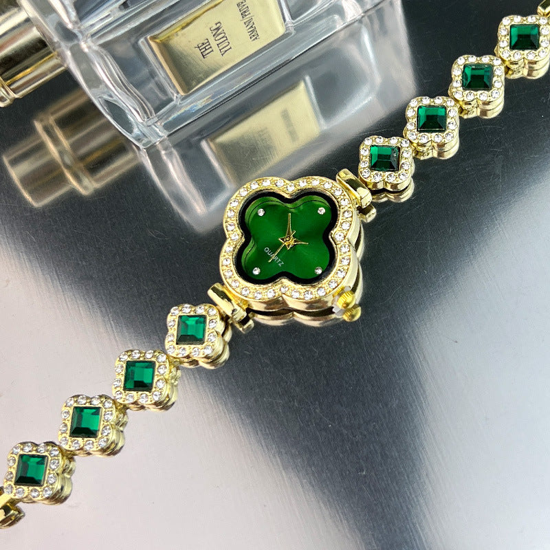 Jam Tangan Tali Rantai Wanita Clover Quartz Bunga Analog Model Keberuntungan Glamor Girly Modern Elegan Stylish - 我的商店