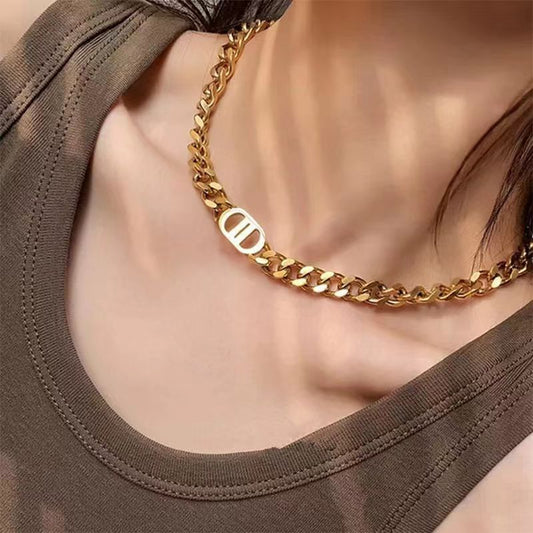 Kalung Wanita Huruf D - Stainless Steel Lapis Emas, Tidak Kusam, Elegan & Cocok untuk Setiap Acara! - perhiasandirect