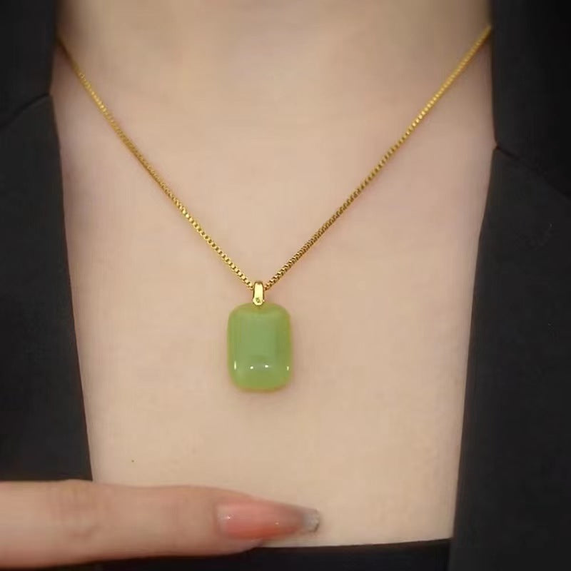 Kalung Giok Hetian Persegi Keberuntungan – Baja Tahan Karat Berlapis Emas 18K, Perhiasan Fashion Wanita - 我的商店