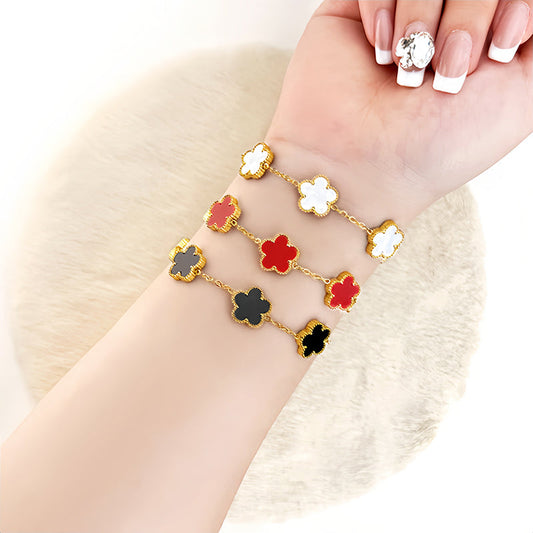 Gelang Semanggi 5 Daun Populer – Baja Titanium Berlapis Emas 18K, Motif Bunga & Mutiara Kerang Dua Sis perhiasandirect