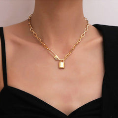 Kalung Wanita Peniti dengan Liontin Kunci Lapis Emas 18K - Stainless Steel, Elegan & Cocok untuk Hadiah!
