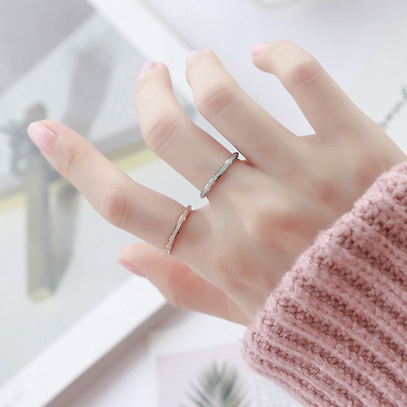 Cincin Wanita Classic Matte Frosted Sederhana - 18k Rose Gold & Stainless Steel | Perhiasan Pasangan Fashion Elegan - 我的商店