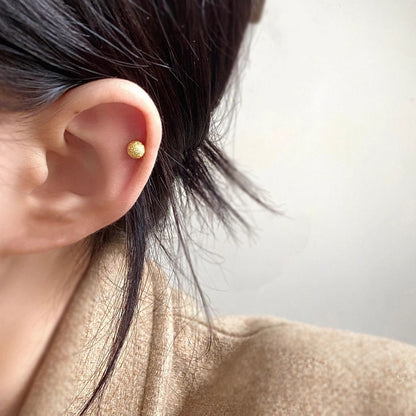Anting Frosted Bead - Titanium Steel untuk Wanita/Pria, 1 Pasang CZ Huggie & Cartilage - 我的商店