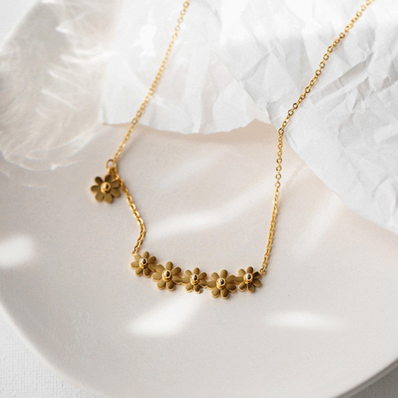 Kalung Wanita Liontin Bunga Daisy - Stainless Steel Lapis Emas, Tidak Kusam, Elegan & Trendi! - 我的商店