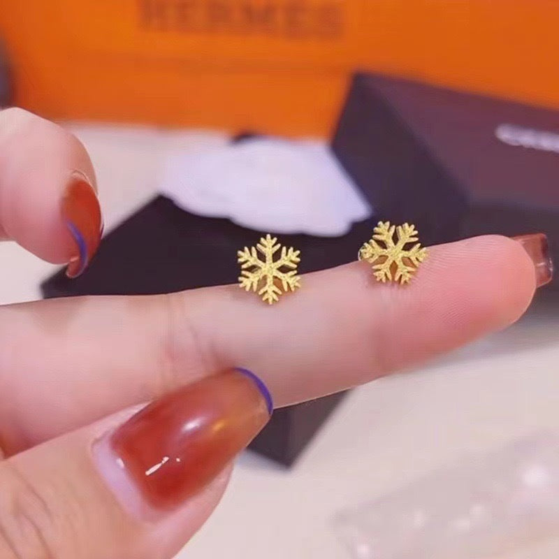 Anting Stud Snowflake Wanita - Stainless Steel Hypoallergenic, Aksesoris Fashion Winter - 我的商店