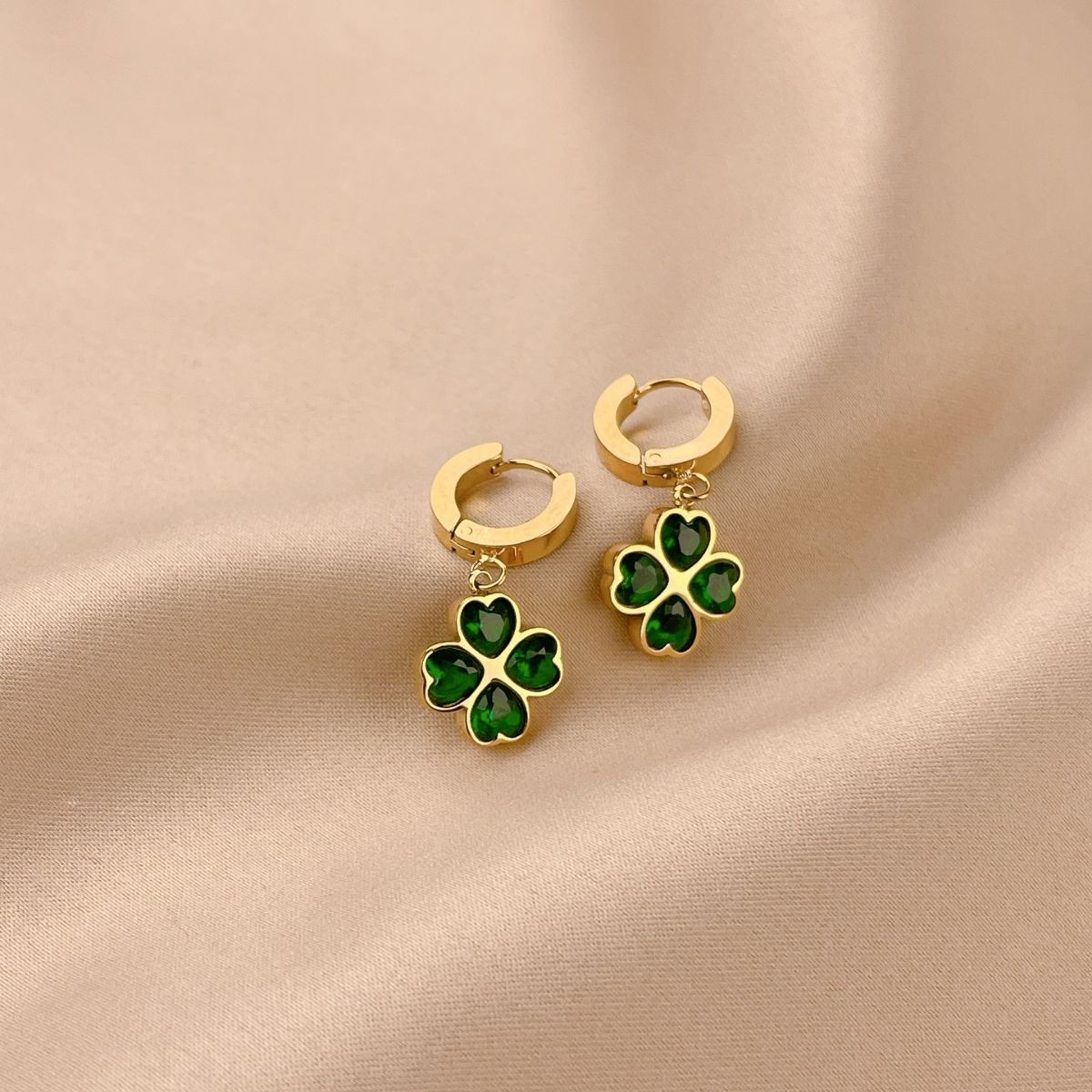 Anting Four-leaf clover & Hati – Baja Antikarat Bertatahkan Kristal | Elegan & Antialergi - perhiasandirect