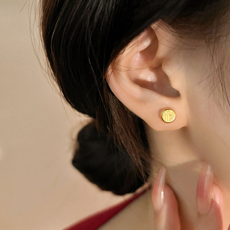 Anting 'Fu' Emas – Stainless Steel, Hypoallergenic & Fashion Elegan2