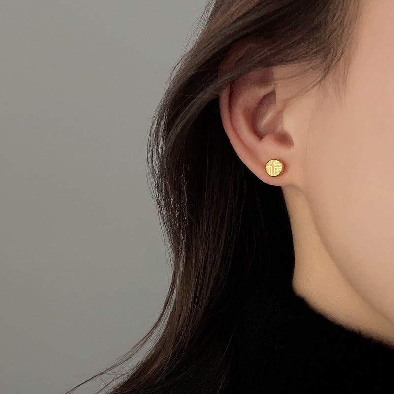 Anting 'Fu' Emas – Stainless Steel, Hypoallergenic & Fashion Elegan3