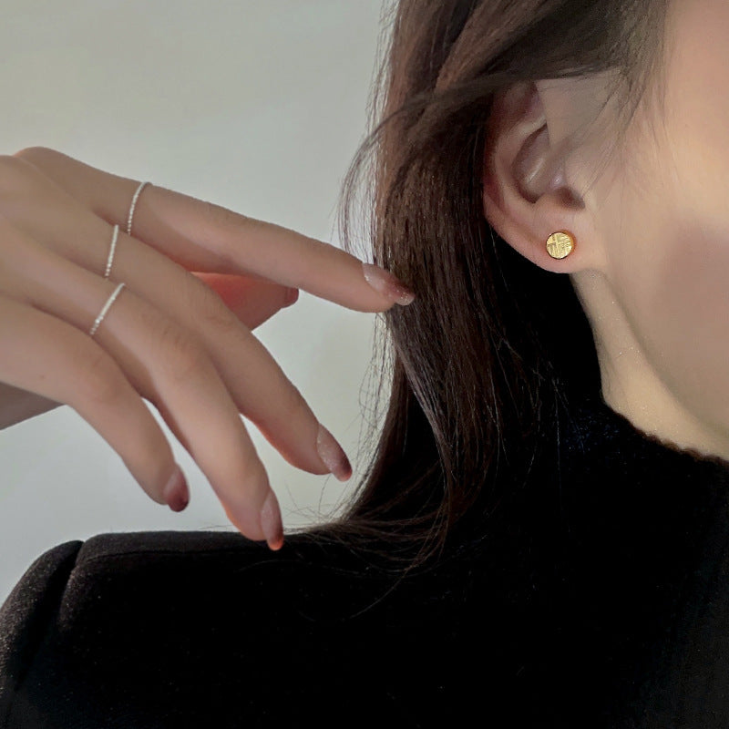 Anting 'Fu' Emas – Stainless Steel, Hypoallergenic & Fashion Elegan6