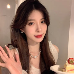 Anting titanium motif bunga aster kecil retro Korea untuk wanita anting sederhana