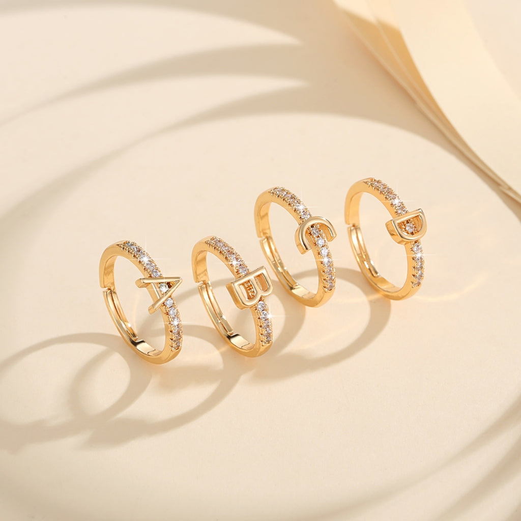 Cincin Kristal Huruf Wanita – Berlapis Emas, Bisa Disesuaikan & Elegan perhiasandirect