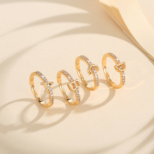 Cincin Kristal Huruf Wanita – Berlapis Emas, Bisa Disesuaikan & Elegan perhiasandirect