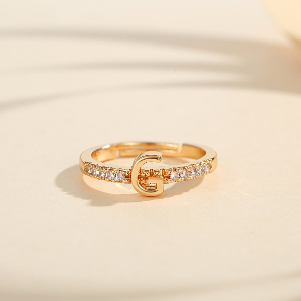 Cincin Kristal Huruf Wanita – Berlapis Emas, Bisa Disesuaikan & Elegan perhiasandirect