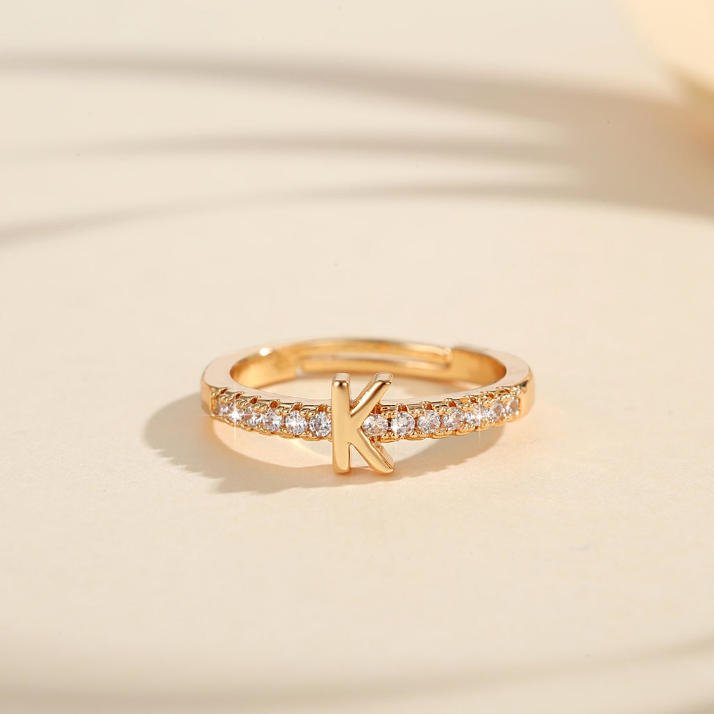 Cincin Kristal Huruf Wanita – Berlapis Emas, Bisa Disesuaikan & Elegan perhiasandirect