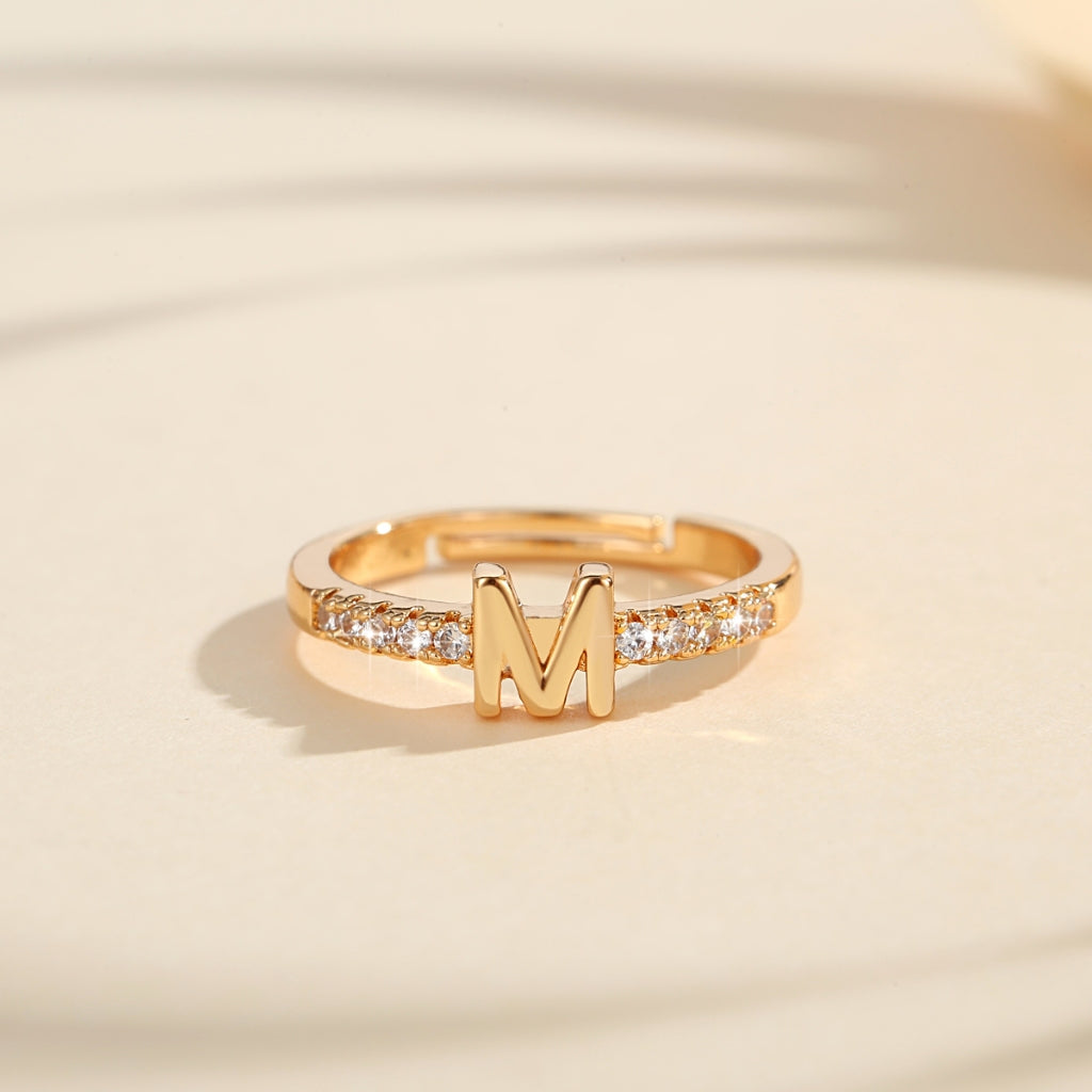 Cincin Kristal Huruf Wanita – Berlapis Emas, Bisa Disesuaikan & Elegan perhiasandirect