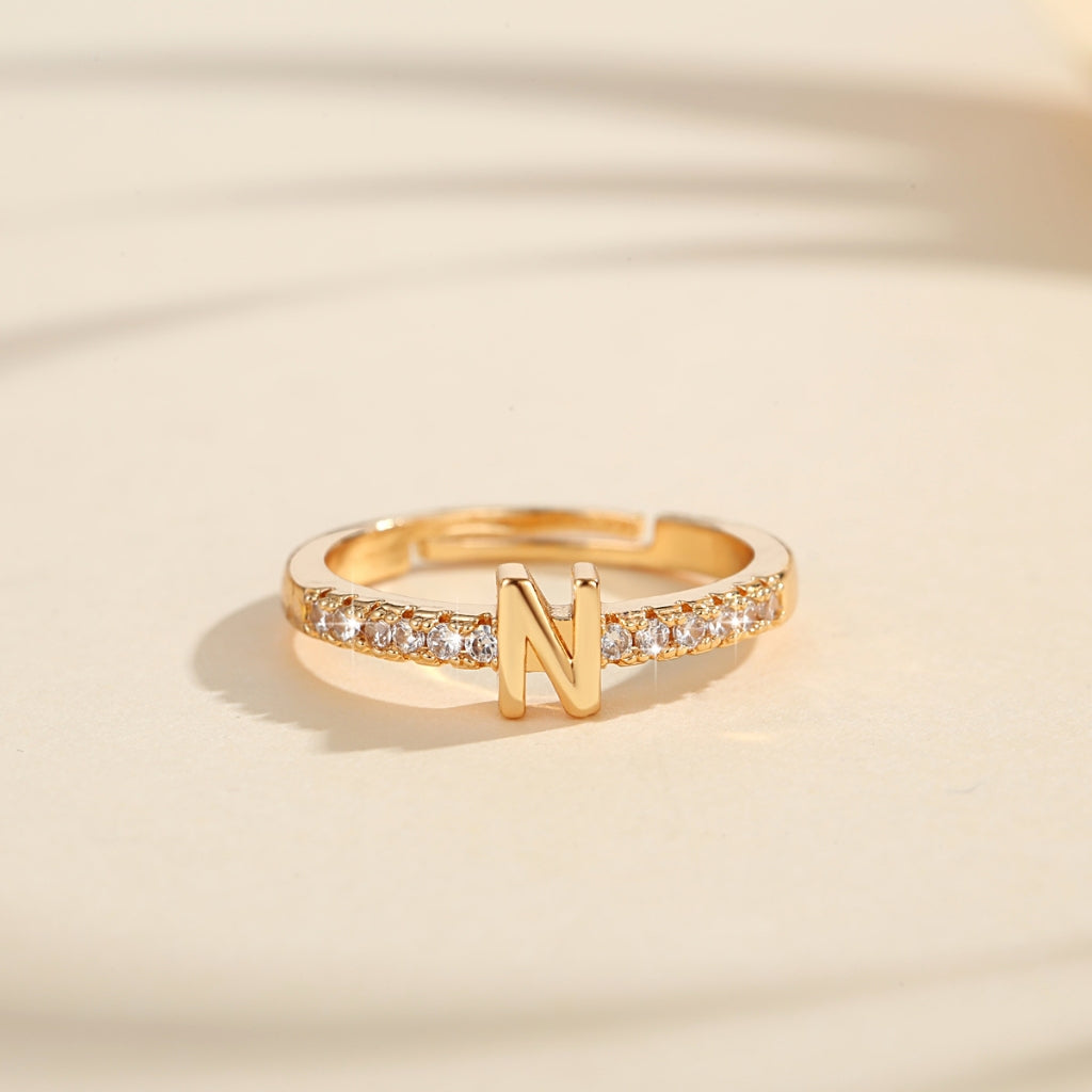 Cincin Kristal Huruf Wanita – Berlapis Emas, Bisa Disesuaikan & Elegan perhiasandirect