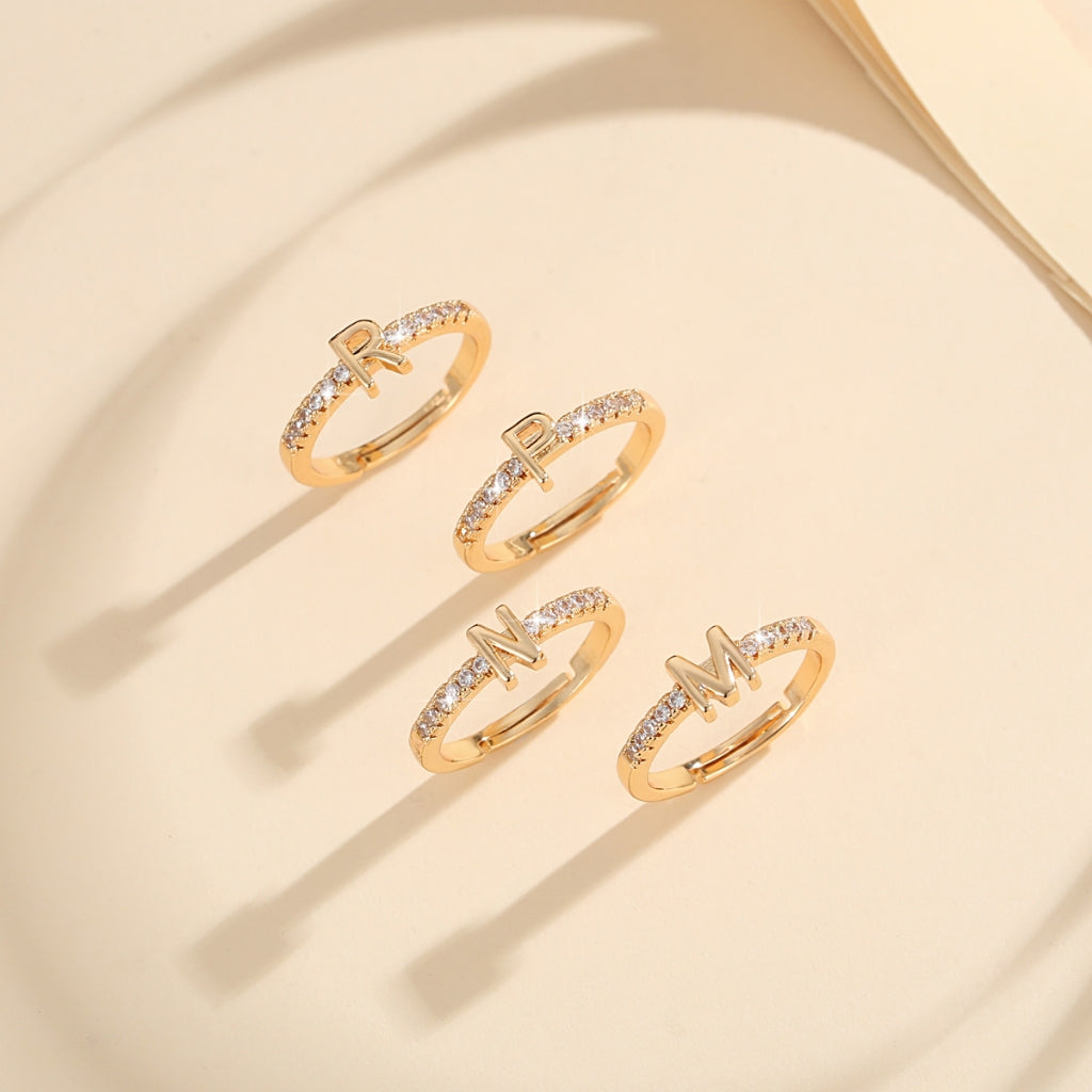 Cincin Kristal Huruf Wanita – Berlapis Emas, Bisa Disesuaikan & Elegan perhiasandirect
