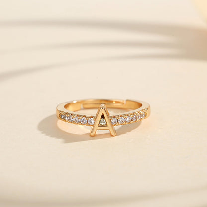 Cincin Kristal Huruf Wanita – Berlapis Emas, Bisa Disesuaikan & Elegan perhiasandirect