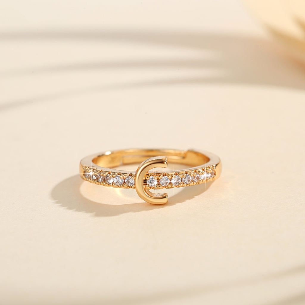 Cincin Kristal Huruf Wanita – Berlapis Emas, Bisa Disesuaikan & Elegan perhiasandirect