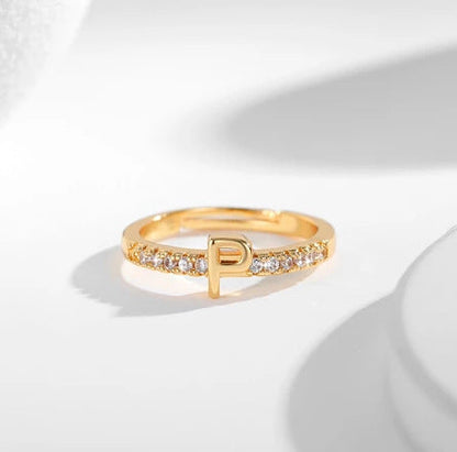 Cincin Kristal Huruf Wanita – Berlapis Emas, Bisa Disesuaikan & Elegan perhiasandirect