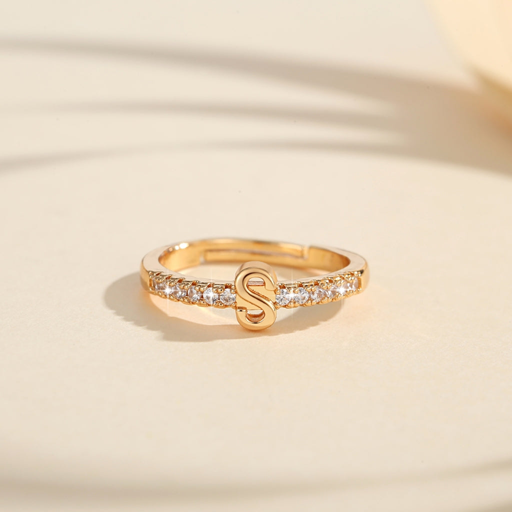Cincin Kristal Huruf Wanita – Berlapis Emas, Bisa Disesuaikan & Elegan perhiasandirect