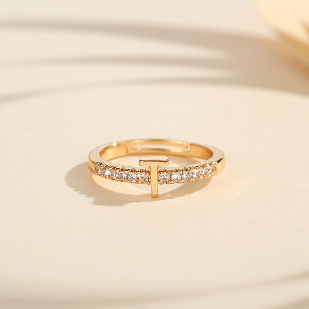 Cincin Kristal Huruf Wanita – Berlapis Emas, Bisa Disesuaikan & Elegan perhiasandirect