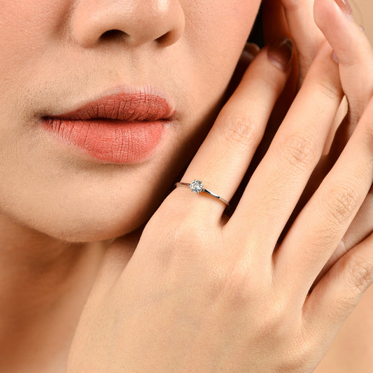 Cincin Titanium Cincin sederhana dengan berlian Wanita – Elegan, Anti Karat & Nyaman Dipakai Sehari-hari