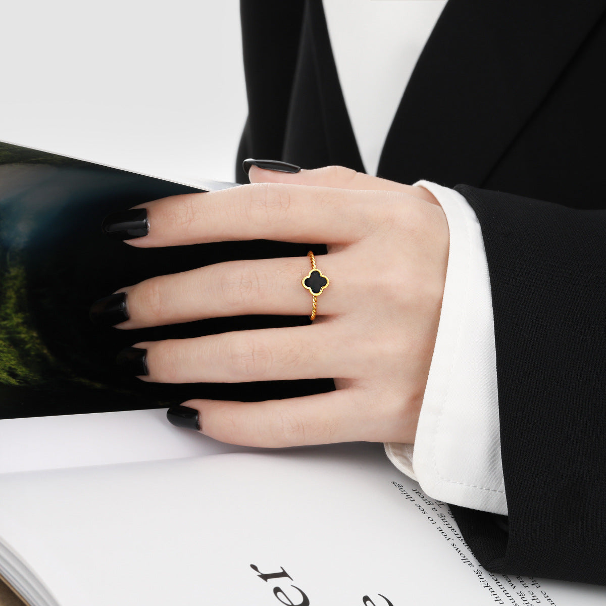 Cincin Wanita Four-leaf clover - Perhiasan Emas Anti Debu dari Baja Tahan Karat, Hadiah Istimewa, Harga Grosir Terbaik2